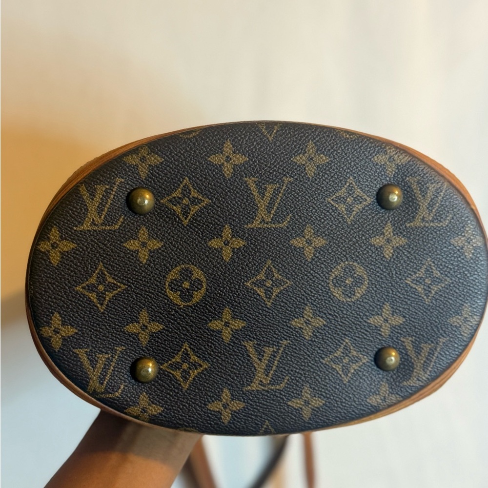 Louis Vuitton Vintage Bucket Bag - Picture 3 of 10